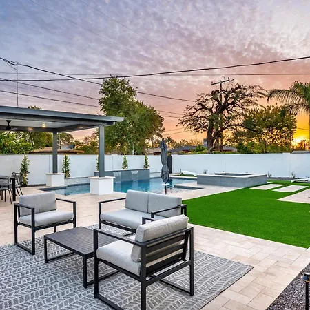 Swim Up To Cooking Entertainment Play Corn Hole And Relax By The Fire At Cascada Vila